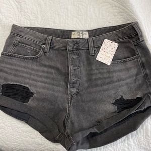 Brand new free people shorts! Very comfy and cute.
